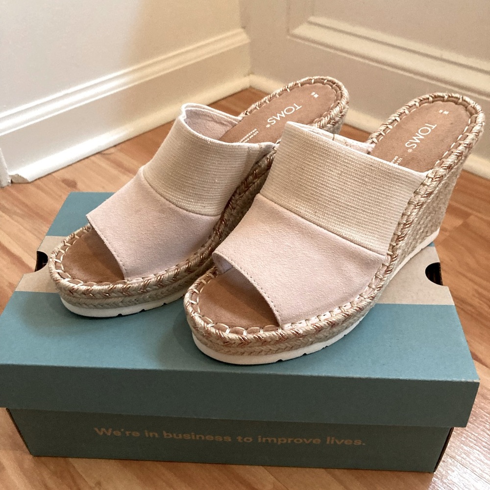 Tom’s Wedge Sandals Size 6
